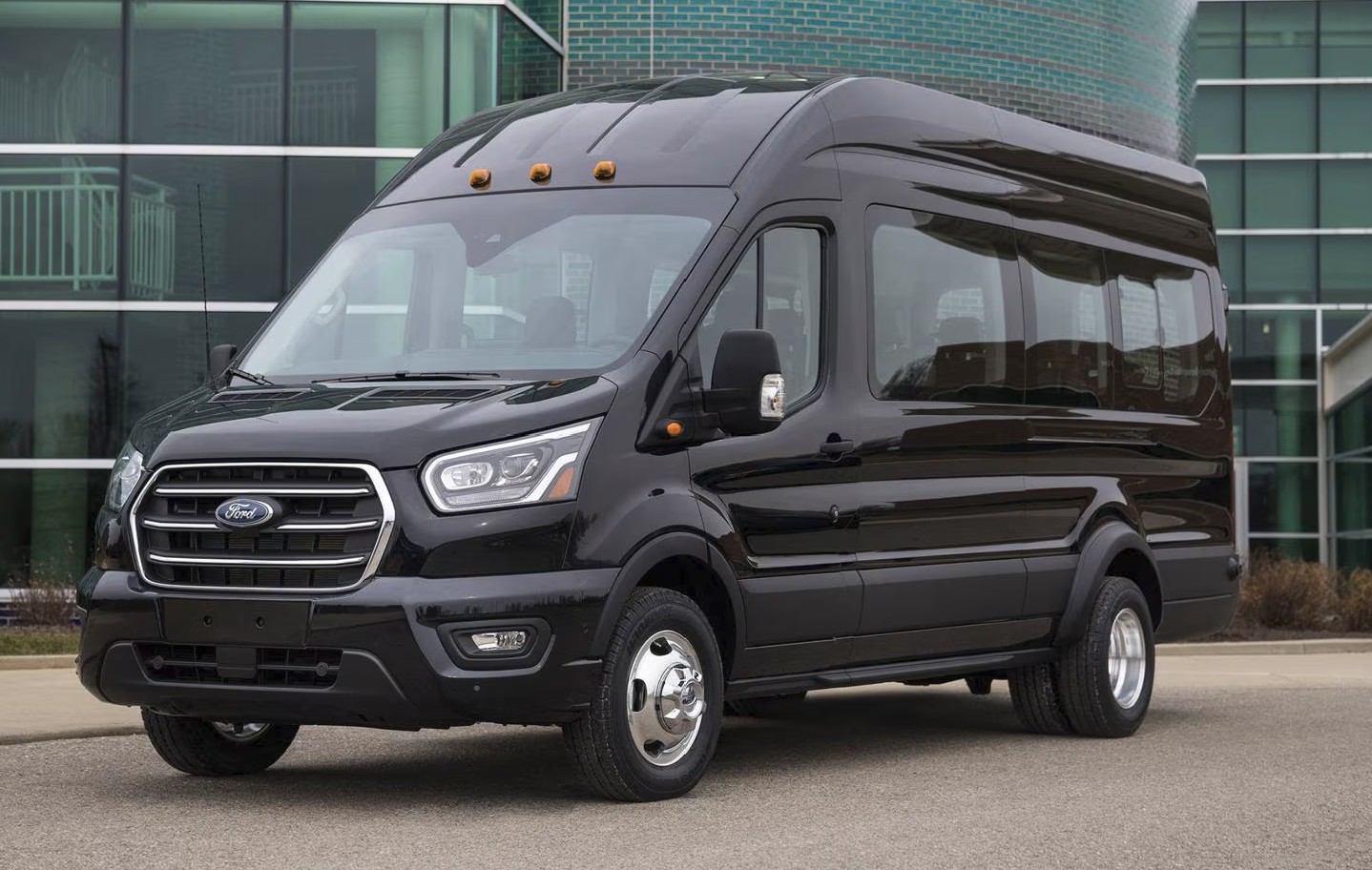 FORD 15 PASS TRANSIT 2020